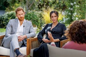 Meghan contó que tres días antes de la fecha oficial redactaron sus votos en secreto y que los dijeron frente al obispo en el jardín de su casa