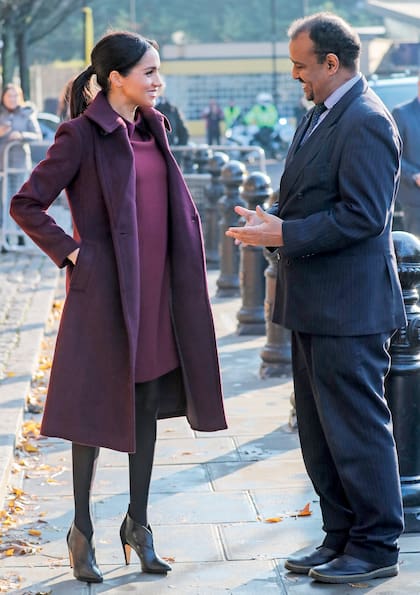Meghan en su visita a la Hubb Community Kitchen de Londres. Todos las cámaras hicieron foco en su panza.