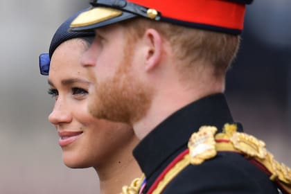 Meghan Markle, duquesa de Sussex y el príncipe Harry, durante el desfile por el cumpleaños de la reina