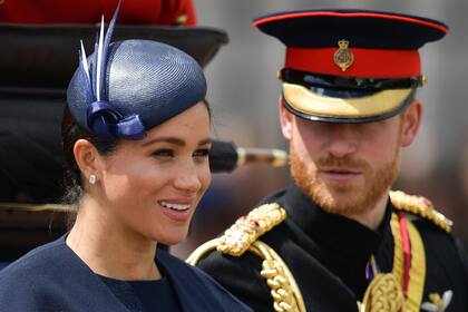 Meghan Markle, duquesa de Sussex y el príncipe Harry, regresan al Palacio de Buckingham después del desfile por el cumpleaños de la reina