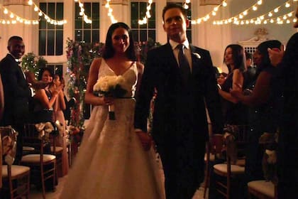 Meghan Markle, en una escena del final de temporada de Suits, que también es la despedida de su personaje y del de su esposo en la ficción