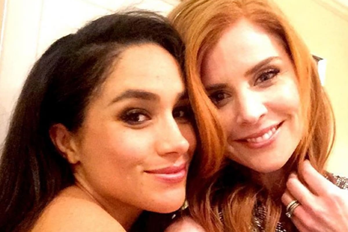 Meghan Markle junto a su amiga y colega, Sarah Rafferty