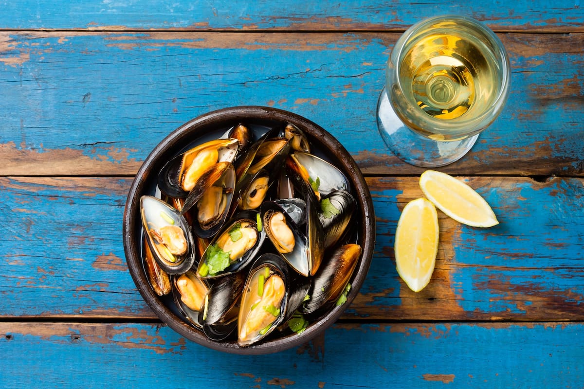 Mejillones y sus amigos, siempre mejor acompañados con una copa de blanco
