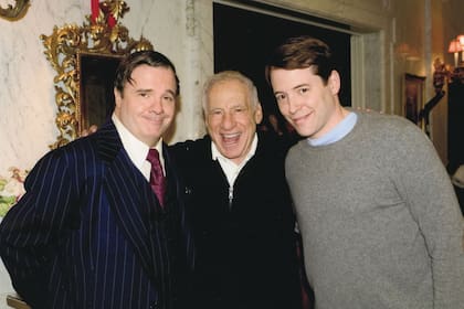Mel Brooks junto a Nathan Lane y Matthew Broderick, figuras estelares de Los productores