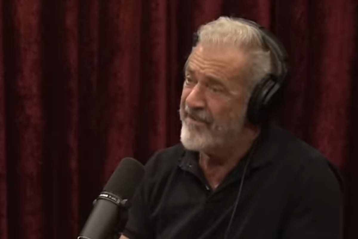 Mel Gibson estuvo en el pódcast Joe Rogan Experience y lanzó polémicos y controversiales comentarios sobre la salud, la religión y la iglesia católica (Foto: Captura de video)