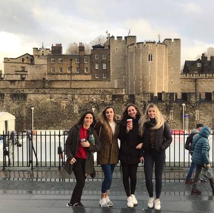 Melania Geymonat y amigas