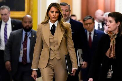 Melania Trump acude al Capitolio a apoyar ley contra la violencia en internet
