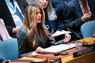 Melania Trump preside reunión en ONU sobre niños en conflicto mientras EE. UU. ataca Irán