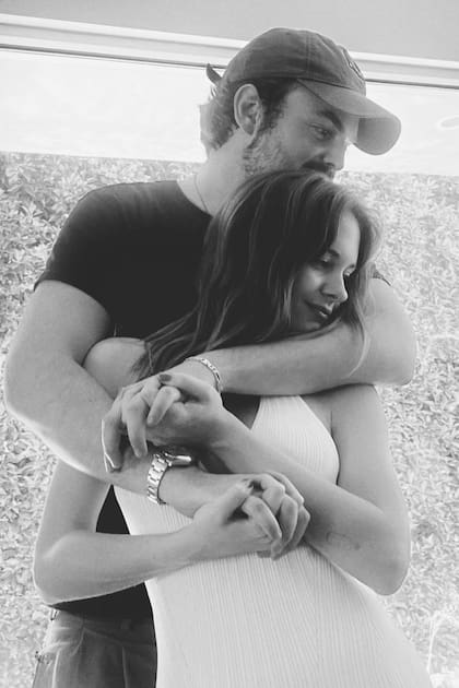 Melanie Griffith
compartió la
emoción por la
buena noticia del casamiento.
“Amor verdadero,
amor profundo”,
escribió bajo una
foto romántica.