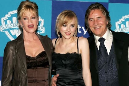 Una postal de hace varios años de Melanie Griffitth, Don Johnson y Dakota Johnson