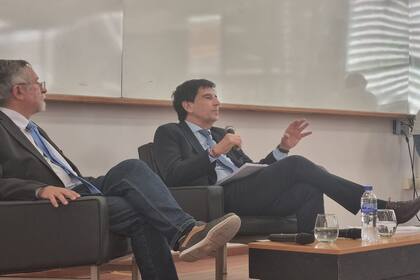 Melconian expuso ante docentes y estudiantes en la Facultad de Ciencias Económicas de la UNC.