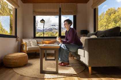 Mele en el interior de una de las tiny houses.