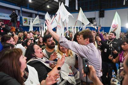 Melella en Río Grande, se reunie en el club San Martín para festejar con la militante de los partidos políticos que ingregaron el frente electoral encabezado por él.