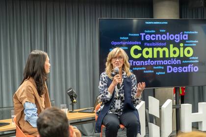 Melina Masnatta, especialista en tecnología y educación, y Susana von der Heide, experta en recursos humanos y fundadora de la consultora Von Der Heide. Crédito: HIT.