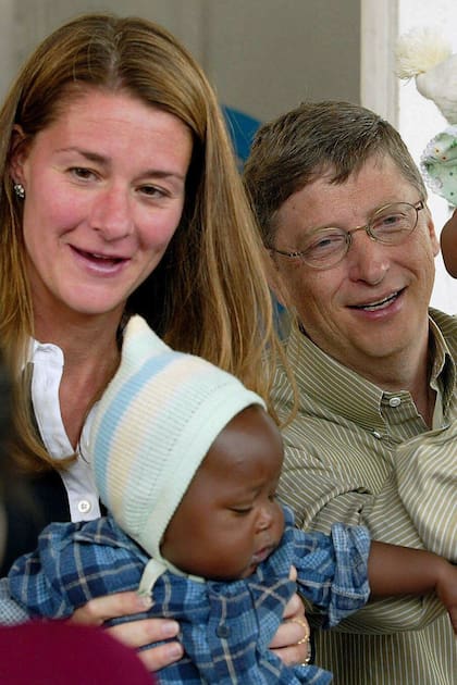 Melinda y Bill Gates, en Mozambique, en 2003