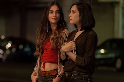 Melissa Barrera y Mishel Prada protagonizan la serie que ya se puede ver en STARZPLAY