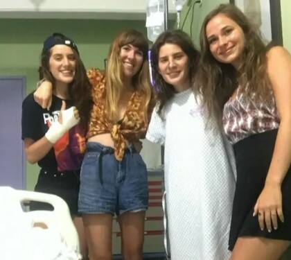 Melissa Laurie deberá pasar un tiempo en el hospital a causa de las heridas mientras que Georgia sufrió mordidas en la mano derecha por defender a su hermana del cocodrilo. Fuente: ITV.