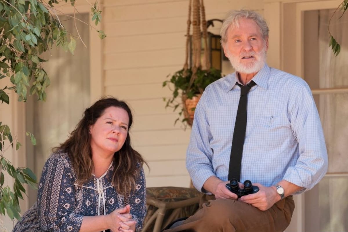 Melissa McCarthy y Kevin Klein en El estornino, una comedia dramática estadounidense dirigida por Theodore Melfi