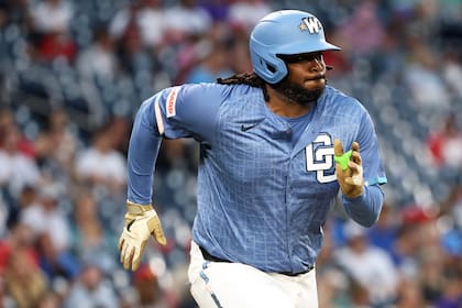 Mellizos incorporan al primera base Josh Bell por un año, según fuente