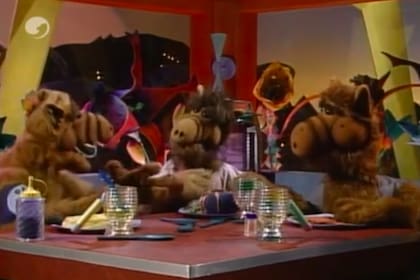 Melmac, el planeta del que es oriundo ALF explota la misma noche de su cumpleaños