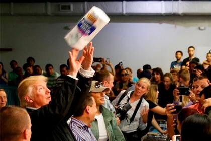 Memes, clips y recuerdos: así celebran los famosos el fin del mandato de Donald Trump