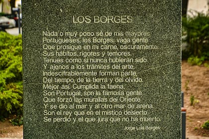 Memorial Borges frente a la embajada argentina en Portugal