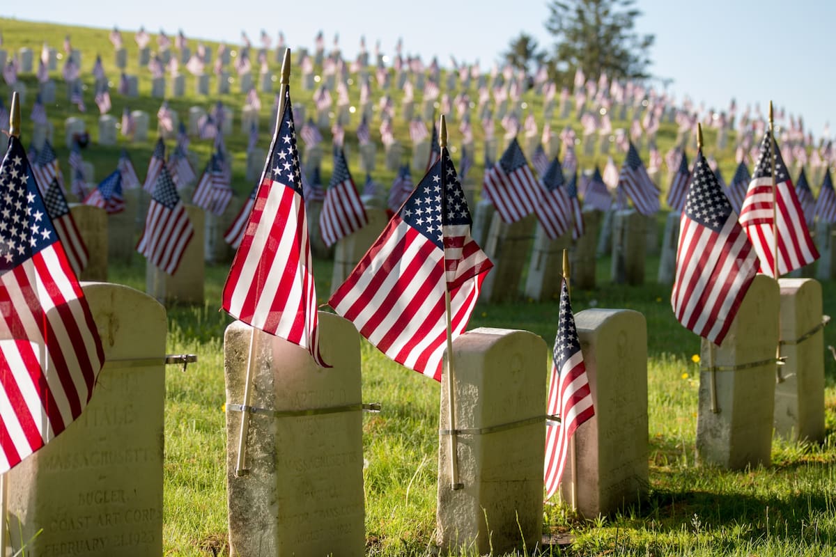 Memorial Day es un día para rendir tributo a los hombres y mujeres valientes que han servido en las Fuerzas Armadas de EE.UU.
