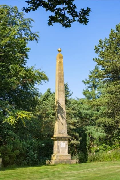 Memorial dedicado a Lady Mary en el Wentworth Castle. Fue erigido por William Wenthworth, inoculado con la vacuna, en agradecimiento a esta noble dama.