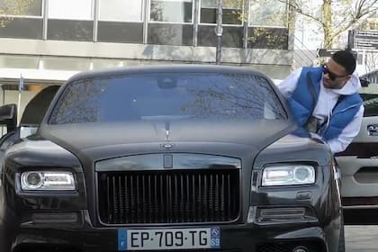 Memphis Depay, con su Rolls Royce