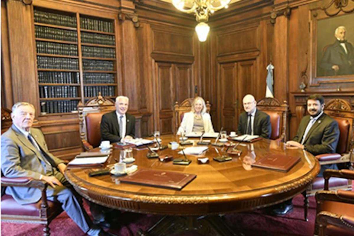 Mena, en diciembre del año pasado, con la Corte bonaerense