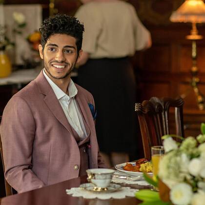 Mena Massoud como el Príncipe Thomas