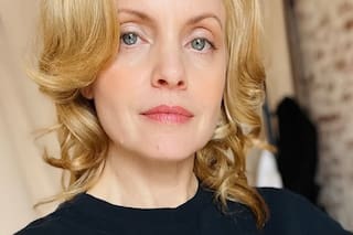 Mena Suvari: cómo impactó su historia como víctima de abusos sexuales en la crianza de su hijo