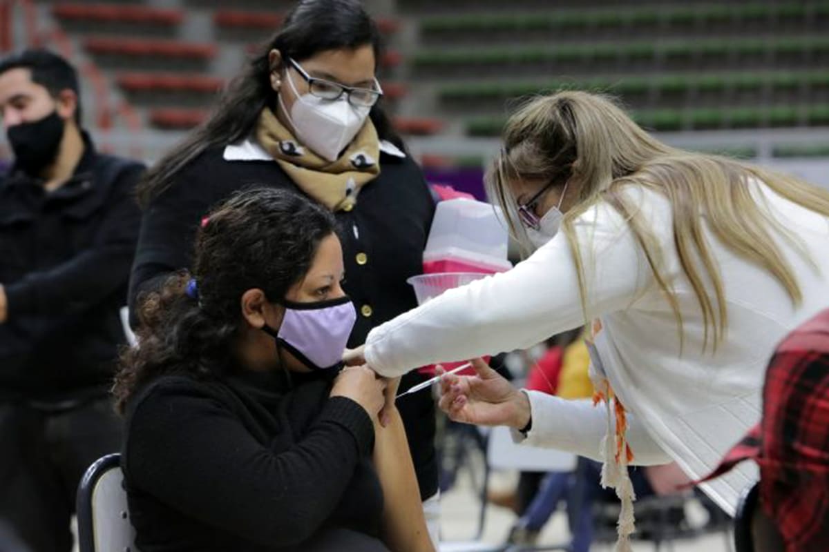 Mendoza avanza con la vacunación de los docentes, pero más de 5000 rechazaron inocularse