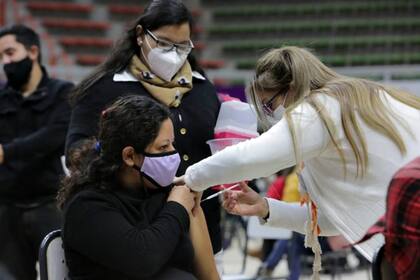 Mendoza avanza con la vacunación de los docentes, pero más de 5000 rechazaron inocularse