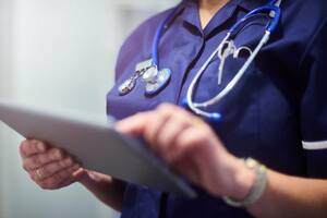 Mendoza cambia el sistema sanitario provincial que incluyen un nuevo régimen salarial para médicos