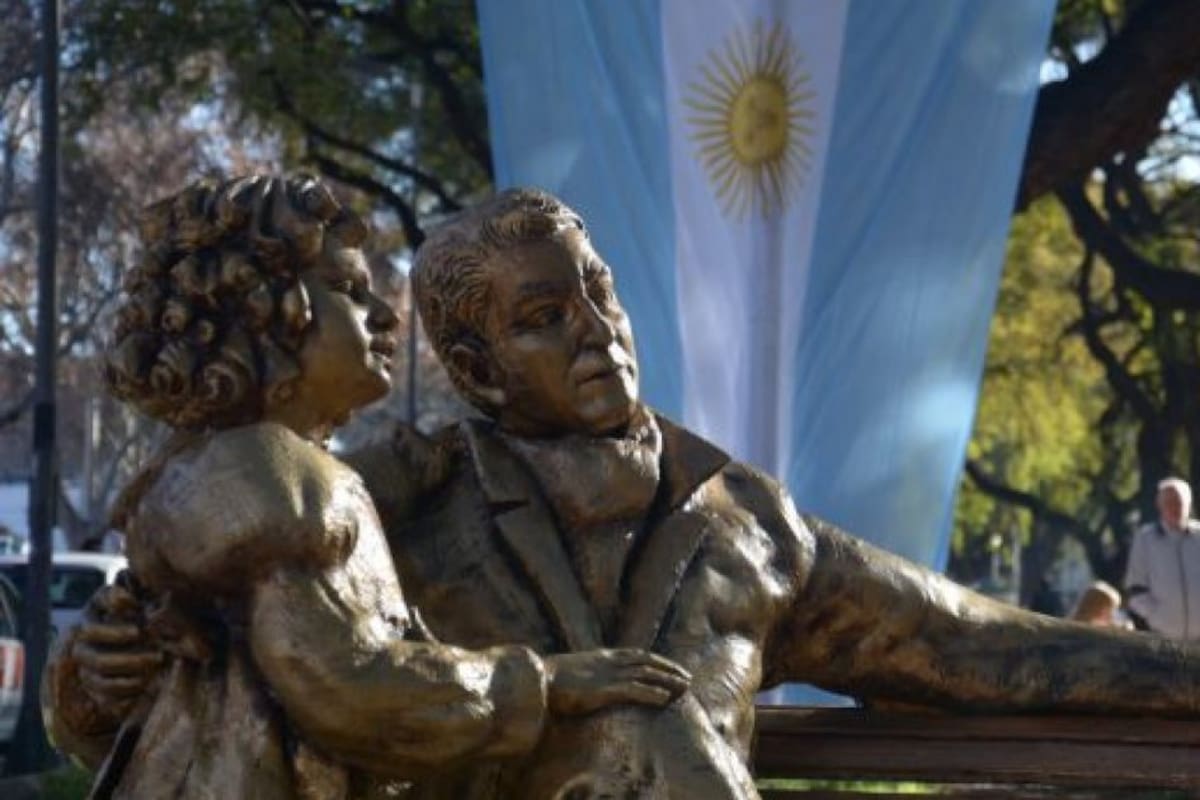 Mendoza celebra el Día del Padre, en honor a San Martín, al convertirse en padre de Merceditas.