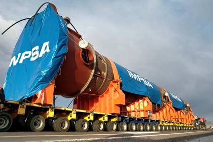 Mendoza: el gigantesco reactor de YPF que estuvo varado por falta de permisos logró llegar a destino