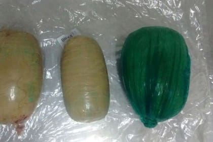 Mendoza narco: caen cuatro mujeres "mula" con droga escondida en preservativos