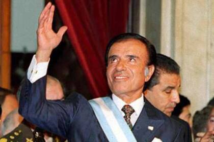 Menem, con la banda presidencial