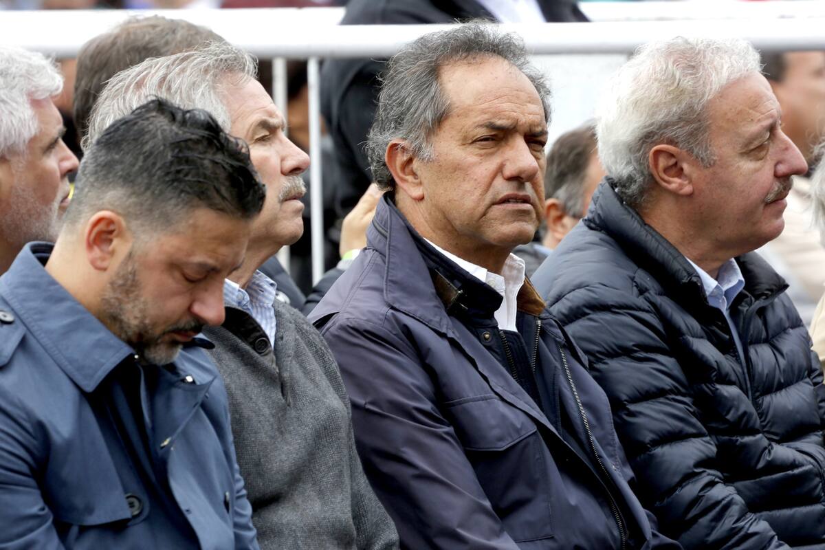 Menéndez, Solá, Scioli y Oliveri, ayer en primera fila