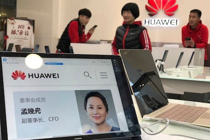 Estados Unidos ha acusado a Meng Wanzhou, una alta ejecutiva de Huawei e hija de su fundador, de haber cometido fraude bancario para ayudar a los negocios que la empresa tiene en Irán