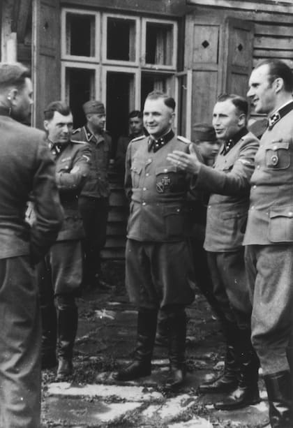 Mengele, con otros jerarcas nazis