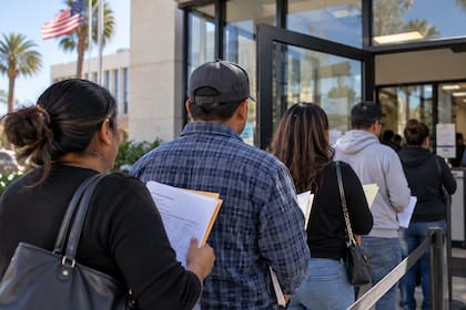 Menores, personas embarazadas y algunos jóvenes vinculados al cuidado tutelar permanecen exceptuados de las nuevas restricciones de Medi-Cal