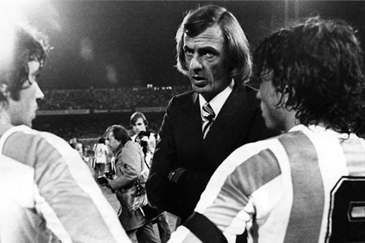 Menotti conversa con Passarella y Olguín durante uno de los partidos del Mundial 78
