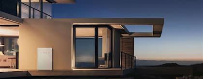 Mercado en ascenso: el mercado solar está en crecimiento, con cinco millones de techos nuevos construidos cada año en EE.UU. y Tesla aspira a quedarse con el 5% de ese negocio
