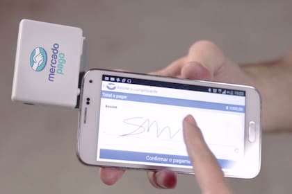 MercadoPago presentó su aplicación oficial para dispositivos Android junto a mPOS, un accesorio que permite realizar cobros de tarjetas de crédito o débito