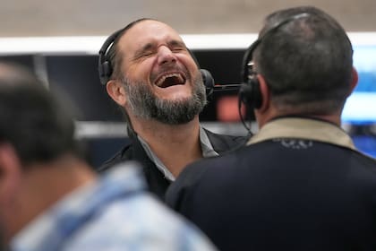 Mercados de EE. UU. cierran a la baja tras jornada de fuertes oscilaciones