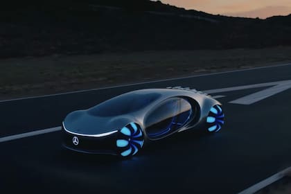 El concept car Mercedes-Benz Vision Avtr fue conducido por primera vez en una pista de pruebas. Está inspirado en la película Avatar (2009) y su nombre es la abreviatura de Advanced Vehicle Transformation, que refiere a una conexión biométrica entre el vehículo y el conductor