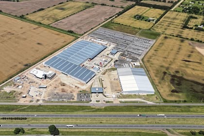 Mercedes Benz Camiones y Buses cierra su fábrica en Virrey del Pino para trasladarse a Zárate tras una inversión de US$110 millones