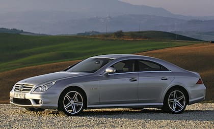 Mercedes-Benz CLS, sedán acupesado. La estrella pateó el tablero con este formato, que luego fue largamente imitado